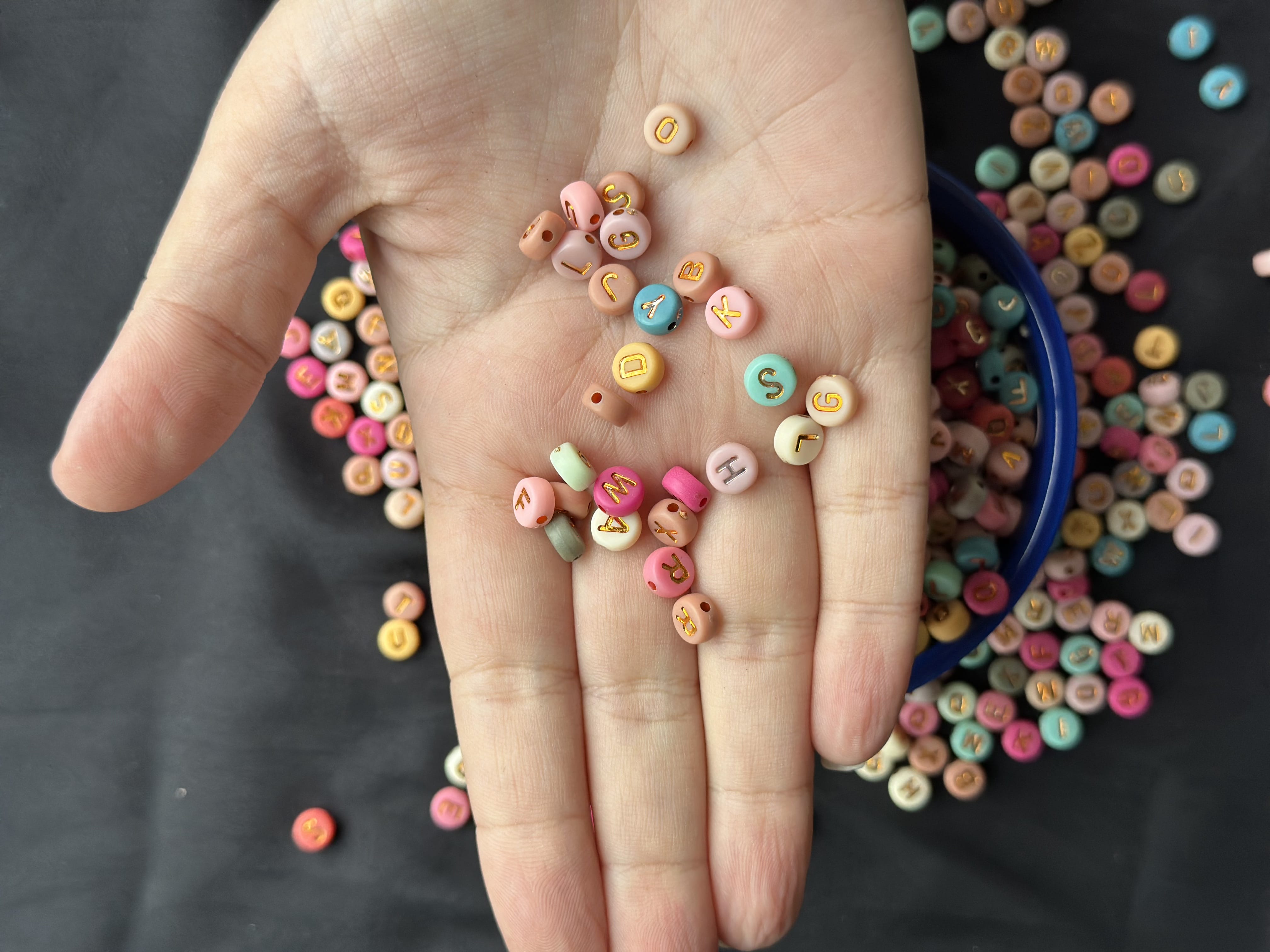 Pastel Renkli Karışık Harfli Boncuk